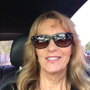 Meet your Posher, Leslie